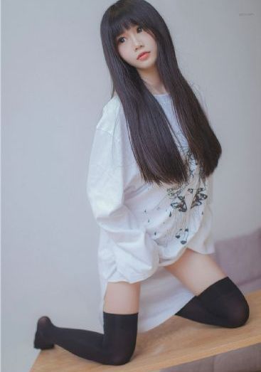 没有罩子的瑜伽老师